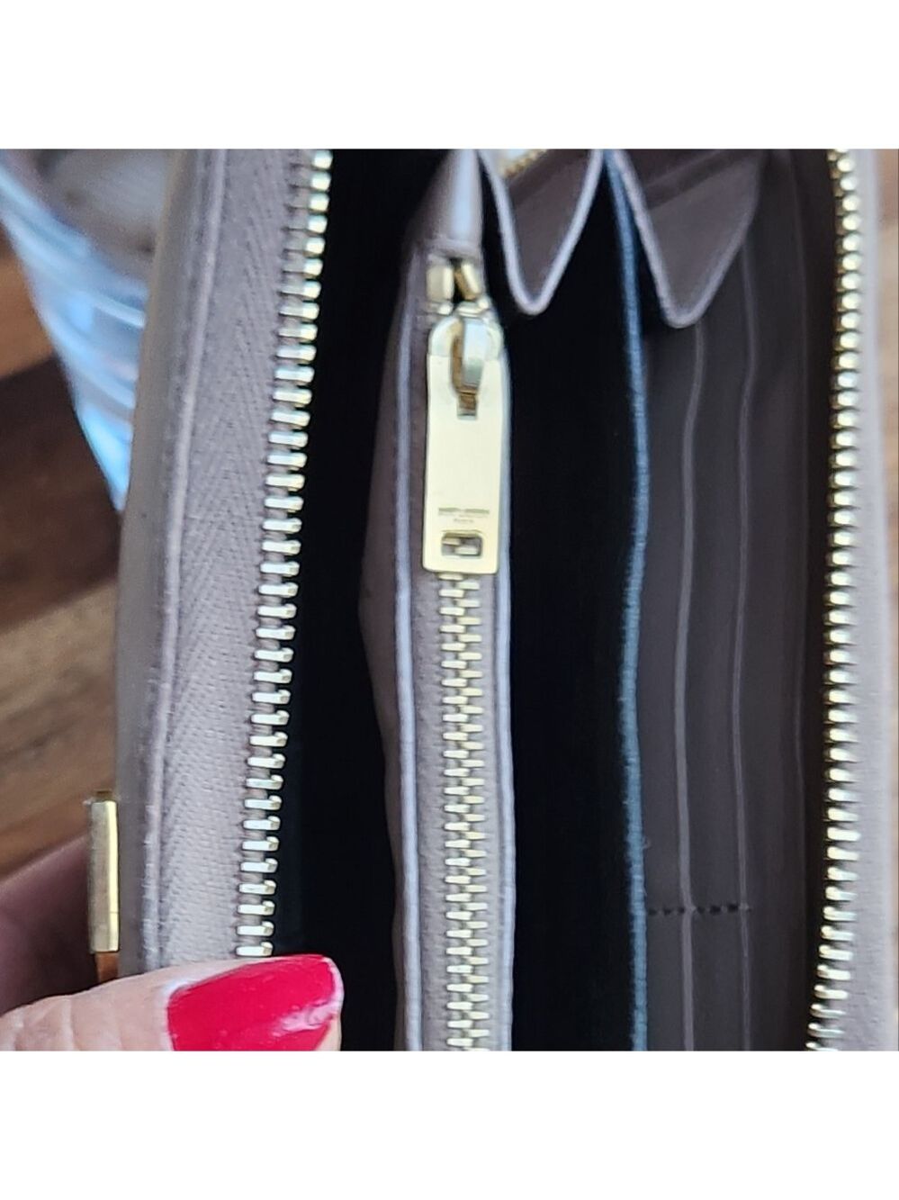 Yves Saint Laurent Tan Wallet Gold Hardware. - Picture 8 of 15